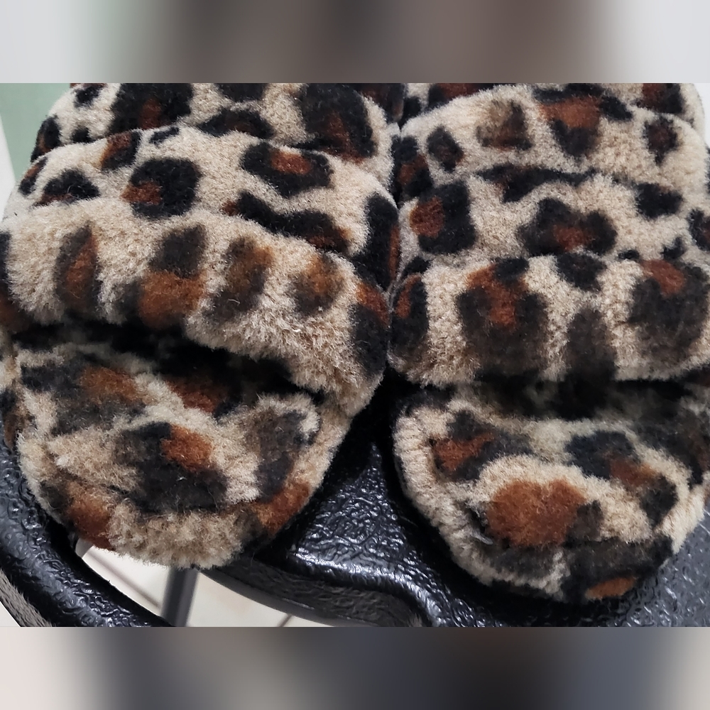 UGG Leopard Slippers - Picture 5 of 6